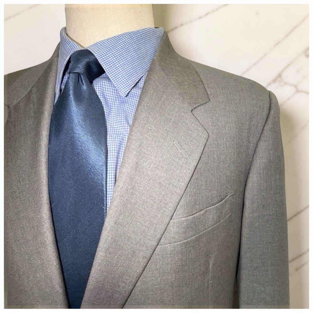 Tom James Royal Classic Gray Suit | 2-Piece | Hand Tailored | Executive Business - Picture 10 of 15